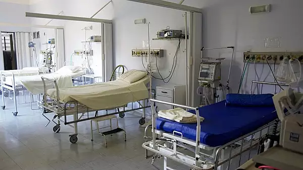 Un batran a murit pe holurile Spitalului Judetean Botosani dupa ce a fost lasat nesupravegheat de personalul medical
