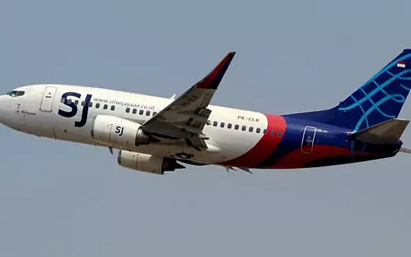 Un Boeing 737-500 al unei companii indoneziene s-a prabusit dupa decolarea din Jakarta. La bord erau 56 de pasageri si sase membri ai echipajului