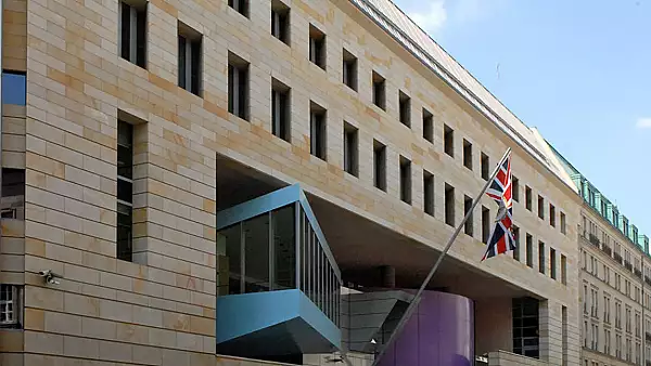 Un britanic, paznic la Ambasada Angliei din Germania, suspectat de SPIONAJ in favoarea Rusiei. Ce risca acesta 