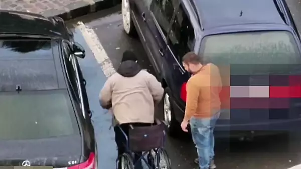 Un cersetor in scaun cu rotile s-a ridicat si a umblat bine-mersi, inainte de a urca intr-o masina, la Brasov - FOTO&VIDEO