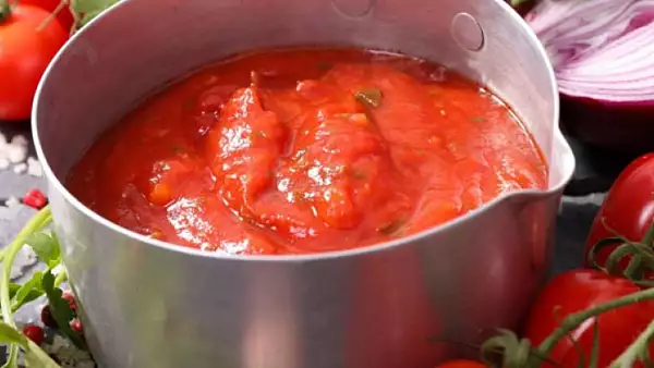 un-ketchup-diferit-si-mult-mai-delicios-cum-se-prepara-sosul-de-rosii-cu-mere-delicatesa-care-va-da-savoare-oricarei-mese.webp