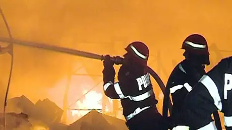 Un nou incendiu a izbucnit in blocul din Iasi afectat de explozie