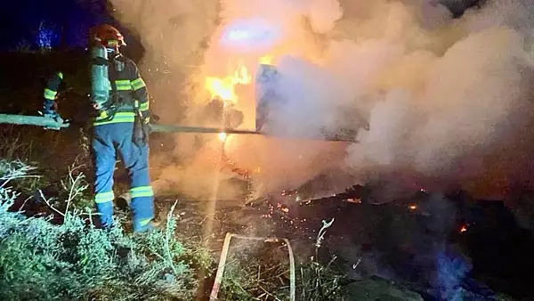 Un pensionar a murit carbonizat dupa ce i-a luat foc casa - Tragedie fara margini la Botosani