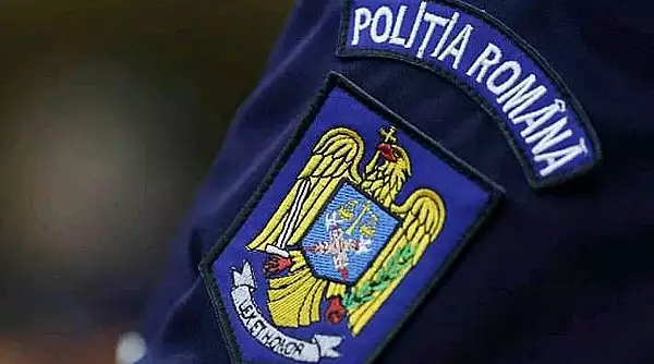 Un politist din Vaslui s-a imbracat in lenjerie de femeie, s-a fotografiat si le-a trimis pozele unor colegi