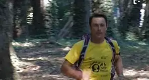 Un pompier din Botosani bate record dupa record, in numele Romaniei. Povestea maratonistului care a alergat sute de kilometri in desert, pentru copiii cu autism