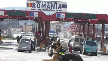 Un roman si un albanez, prinsi de un caine politist cand incercau sa intre in tara cu droguri 