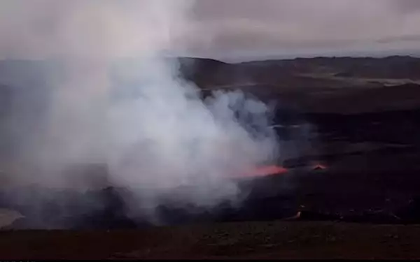 Un sat din Islanda, amenintat de gazele emanate de noua eruptie vulcanica | LIVE VIDEO