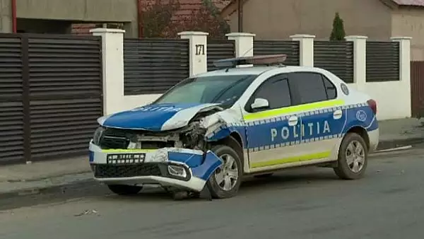 Un sofer a fost retinut in Satu Mare, dupa ce a lovit o autospeciala de politie, a ranit un agent si a fugit de la locul accidentului