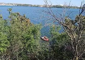 Un tanar a cazut cu masina in Lacul Pantelimon. Baiatul a murit la doar cateva minute dupa ce s-ar fi certat cu tatal sau | FOTO