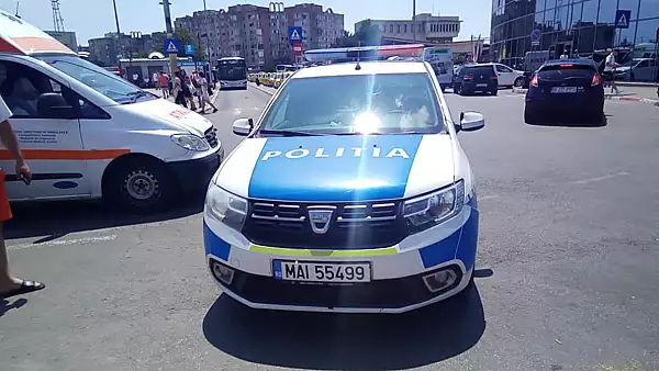 Un tanar a fost arestat dupa ce a lovit un barbat pe strada si a amenintat o fetita de trei ani