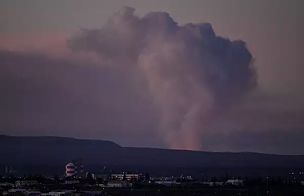 Un vulcan a erupt in apropiere de Reykjavik, capitala Islandei, fortand evacuarea locuitorilor din zona | VIDEO