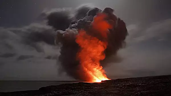 Un vulcan a inceput sa erupa din nou. Alerta maxima