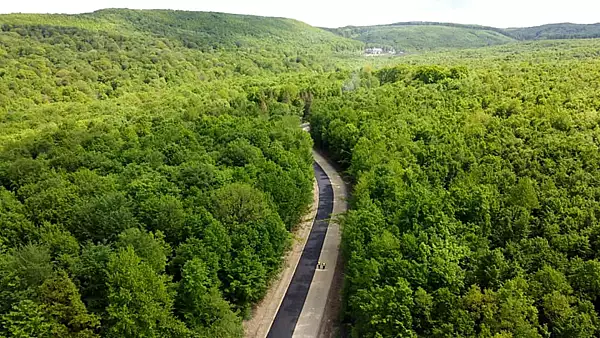 Unde se afla ,,Drumul manastirilor"? Este unul dintre cele mai uimitoare trasee din Romania