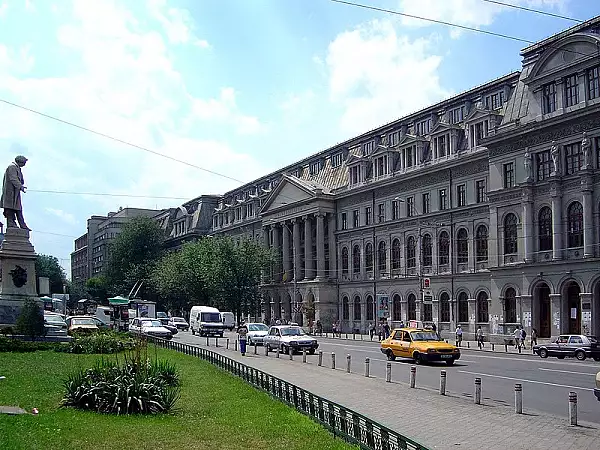 Universitatea din Bucuresti scoate la concurs mii de locuri pentru sesiunea de toamna. Cum sunt impartite