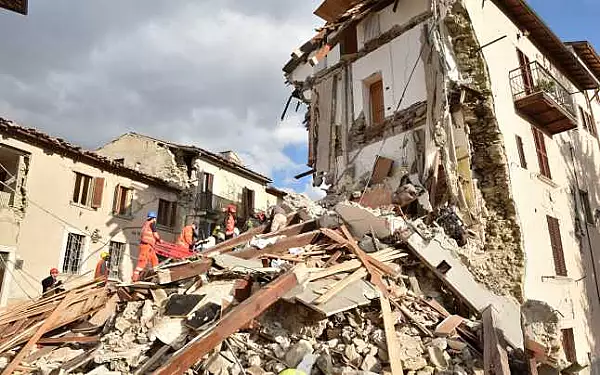 UPDATE Cinci romani si-au pierdut viata in cutremurul din Italia. Bilant sumbru: 241 de morti, sute de raniti