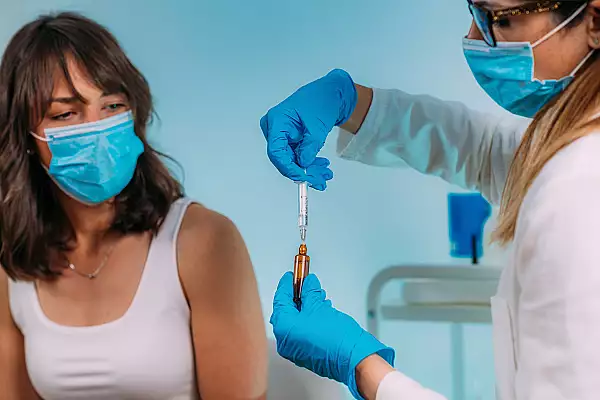 vaccinurile-vor-putea-fi-ridicate-din-farmacie-cu-prescriptie-de-la-medic-guvernul-a-aprobat-introducerea-lor-pe-lista-medicamentelor-compensate.webp