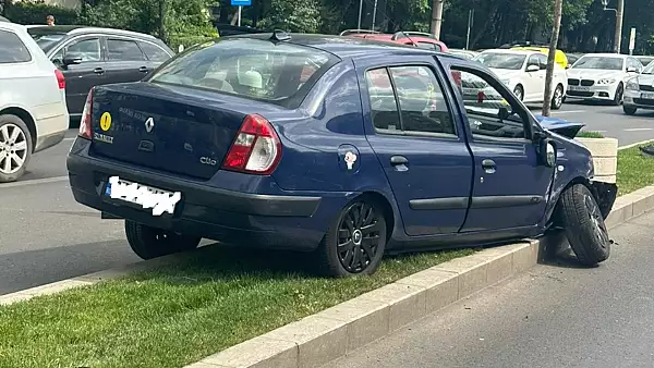 Val de incidente rutiere in weekend, in Sectorul 4. Traficul, repus in functiune cu interventia Politiei Locale si a lucratorilor "Totul Verde" - FOTO