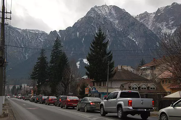 Valea Prahovei, blocata si in timpul saptamanii. CNAIR anunta restrictii de circulatie pe DN1 intre Comarnic si Sinaia