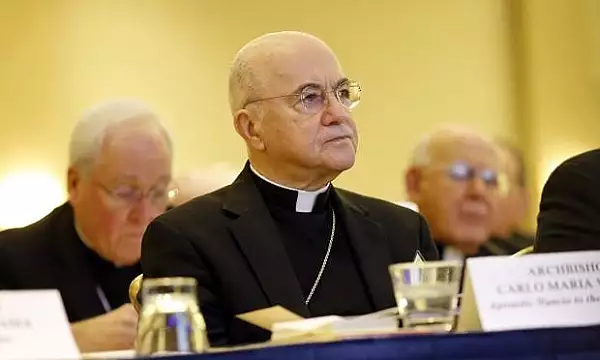 vaticanul-l-a-excomunicat-pe-arhiepiscopul-carlo-maria-vigano-un-opozant-virulent-al-papei-francisc.webp