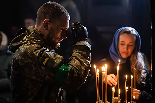 VIDEO Al treilea Paste in vreme de razboi. Ucrainienii au sarbatorit Invierea Domnului sub focuri de arma