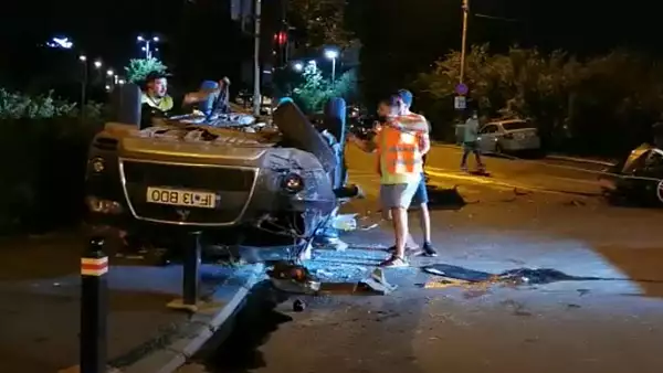 VIDEO Carambol pe un bulevard din Bucuresti. Trei masini au fost implicate, in una se afla presedintele Federatiei Romane de Rugby, Alin Petrache