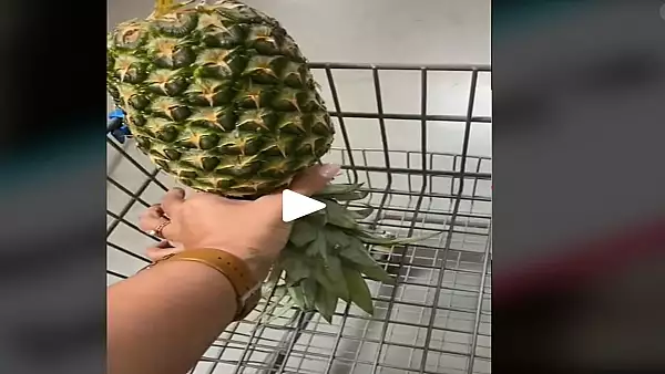 VIDEO - Ce inseamna cand vezi pe cineva ca are un ananas pus invers in cosul de cumparaturi. Mesajul pe care vrea sa-l transmita despre viata sa intima