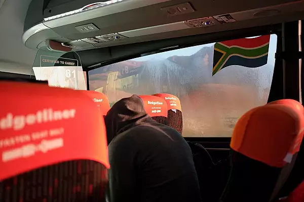 VIDEO Cel putin 45 de morti dupa ce un autobuz a cazut de pe un pod, in Africa de Sud