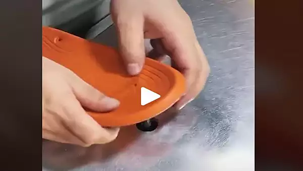 VIDEO - Cum se fabrica slapii - Imaginile au devenit virale pe TikTok