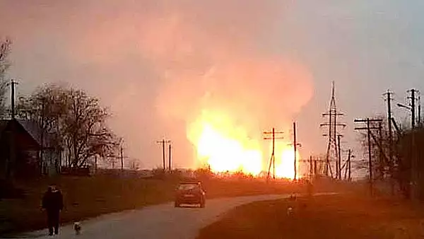 VIDEO - Explozie uriasa la un gazoduct din Ucraina - Martorii au vazut o "minge uriasa de foc"
