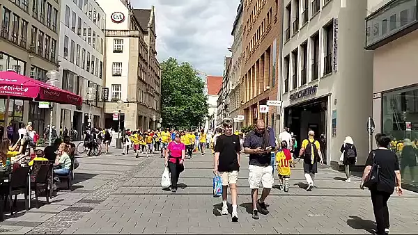 VIDEO Fanii romani i-au linistit pe ucraineni, pe strazile din Munchen. Raspunsul tricolorilor la scandarile adversarilor