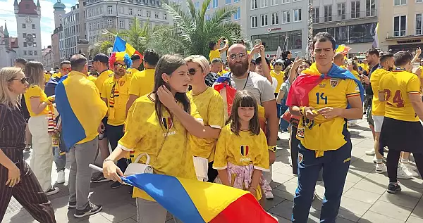 VIDEO Fanii romani, sufocati in metrou, in drum spre stadion. ,,Nene vatman, inchide caldura!"