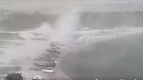VIDEO Furtuna puternica in Constanta, miercuri seara - Turisti alungati de pe plaja