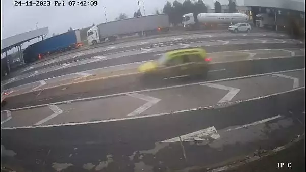 VIDEO. Momentul in care masina in care se afla Catalin Chereches iese din Romania prin Vama Petea. S-a folosit de buletinul unei rude