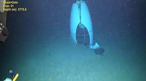 VIDEO Momentul in care un robot recupereaza resturile submersibilului Titan. Imaginile filmate pe fundul oceanului