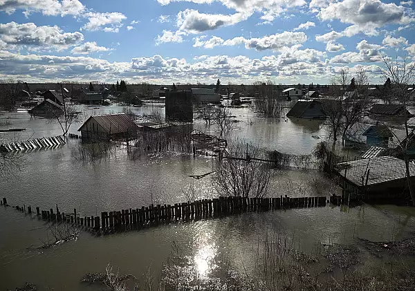 VIDEO Noi inundatii in regiunea rusa Kurgan. Mai multe districte au fost evacuate, o fabrica de blindate este amenintata