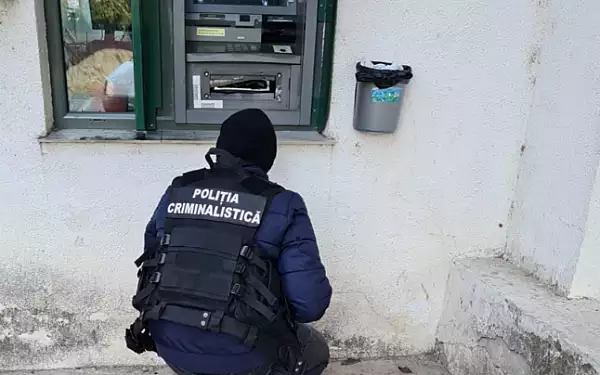 VIDEO Politia, despre barbatii prinsi cand incercau sa detoneze un bancomat din Vrancea: Au actionat profesionist. Isi facusera ,,studiile" in strainatate