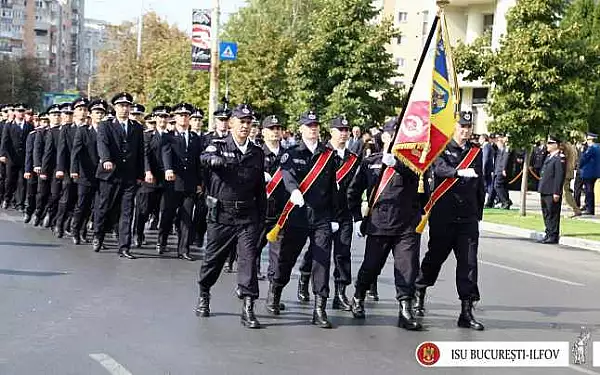 VIDEO Pompierii de la ISU Bucuresti-Ilfov au primit Drapelul de Lupta