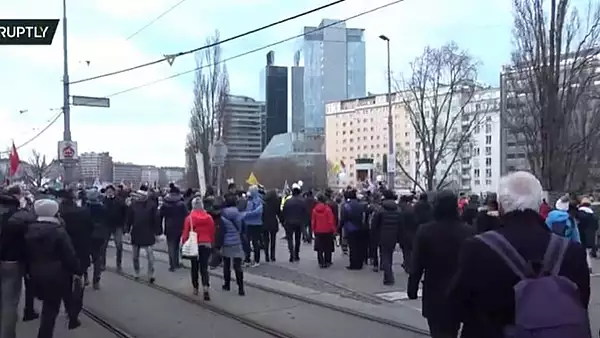 VIDEO Proteste masive in mai multe tari europene - Oamenii sunt nemultumiti de masurile anti-covid