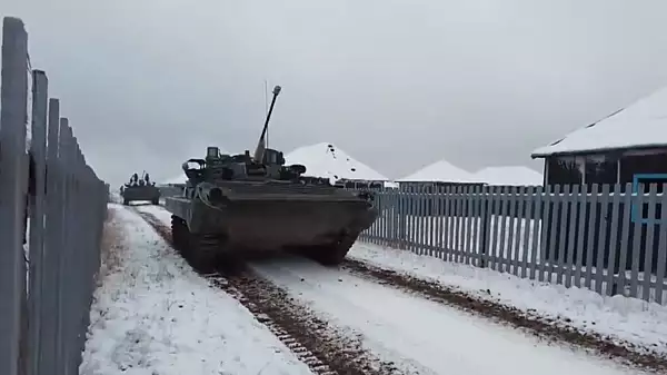 VIDEO Rusia anunta ca efectueaza exercitii tactice in Belarus