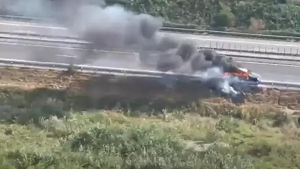 VIDEO Trafic OPRIT pe Autostrada Soarelui, spre Bucuresti, dupa ce un autoturism a luat foc