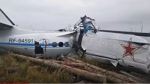 VIDEO | Tragedie aviatica in Rusia. Un avion cu 23 de persoane la bord s-a prabusit, 16 oameni au murit