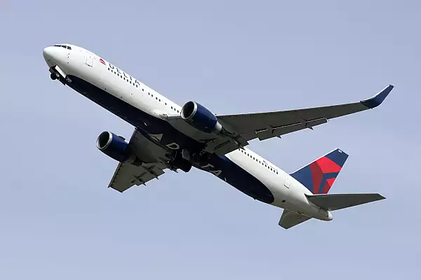 VIDEO Un Boeing 767 si-a pierdut toboganul de urgenta dupa decolare si s-a intors pe Aeroportul JFK din New York