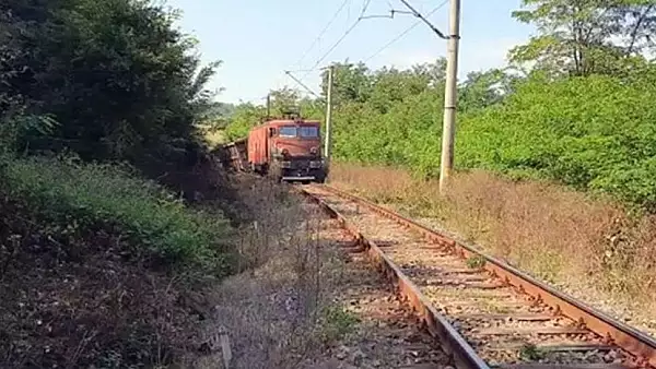 VIDEO Un tren de marfa a deraiat intre Resita si Caransebes, trafic feroviar intrerupt 