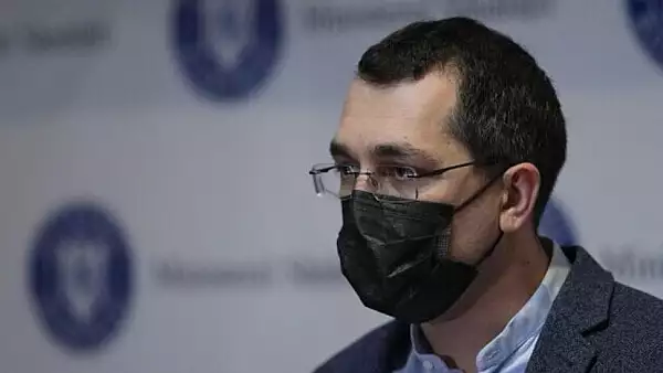 VIDEO Vlad Voiculescu, raspuns pentru protestatarii care i-au cerut demisia de la Ministerul Sanatatii