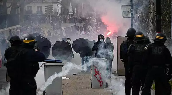 Violente la Paris, in timpul protestelor masive convocate de sindicate impotriva reformei pensiilor