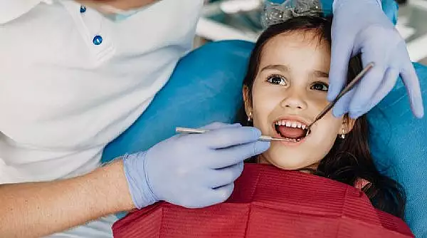 Vizitele periodice la stomatologie si ortodontie pediatrica: cheia sanatatii dentare a copiilor