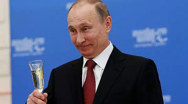 Vladimir Putin ,,a glumit" atunci cand a spus ca o sustine pe Kamala Harris: ,,Are un bun simt al umorului"