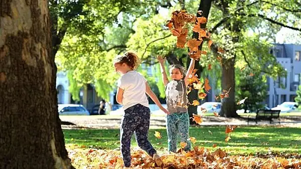 Vreme deosebit de calda in Bucuresti, in urmatoarele trei zile; maximele vor ajunge la 19 grade Celsius