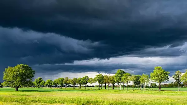 Vremea 24 mai: Ploi torentiale, vijelii si furtuni. Noi alerte de fenomene extreme