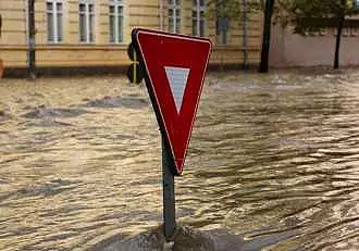 Vremea face ravagii in Romania! A fost emis un cod rosu de inundatii: "Echipaje de pompieri..." / VIDEO